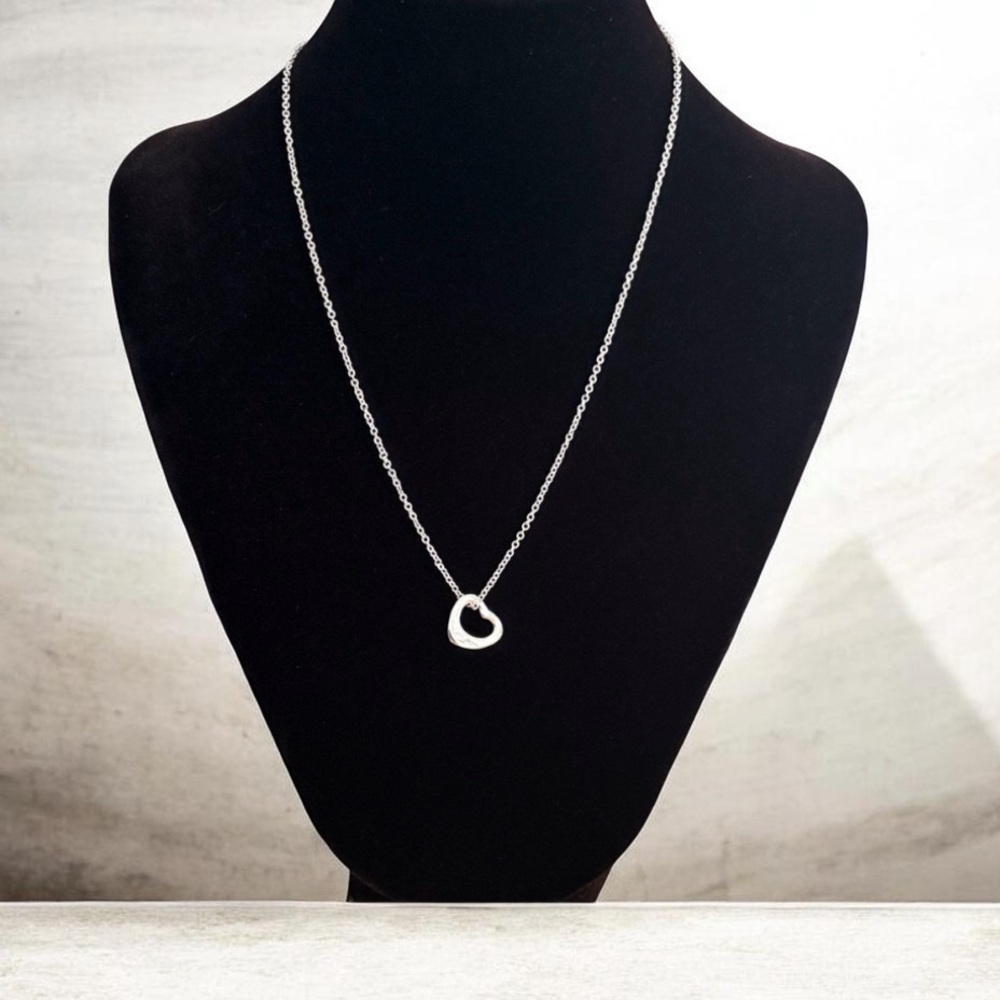 Vintage 90s Avon Heart Silhouette Necklace Silver Tone 18” Minimalist